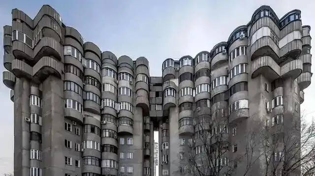 苏联时期已经证明高层住宅是一个巨大的骗局，不适合兴建和居住！