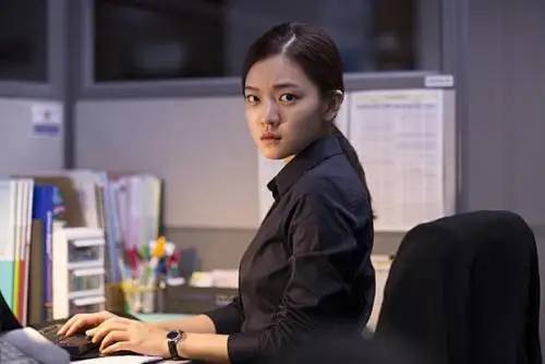 韩国电影《办公室》，真该让那些支持“996”的扒皮们看看