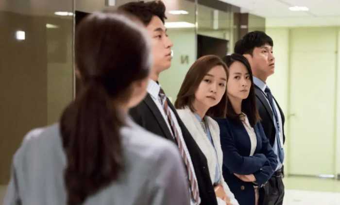 原创韩国电影《办公室》好看吗？看完电影想到自己的工作满是沉默